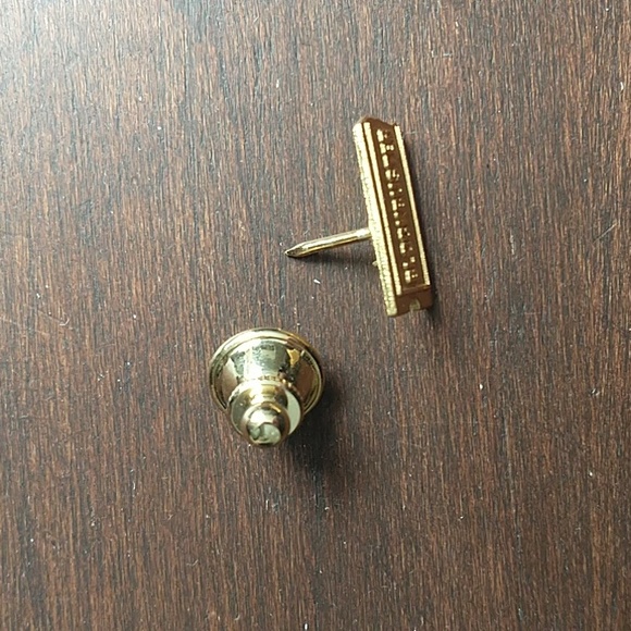 Blockbuster Logo Tack Pin - Picture 3 of 5